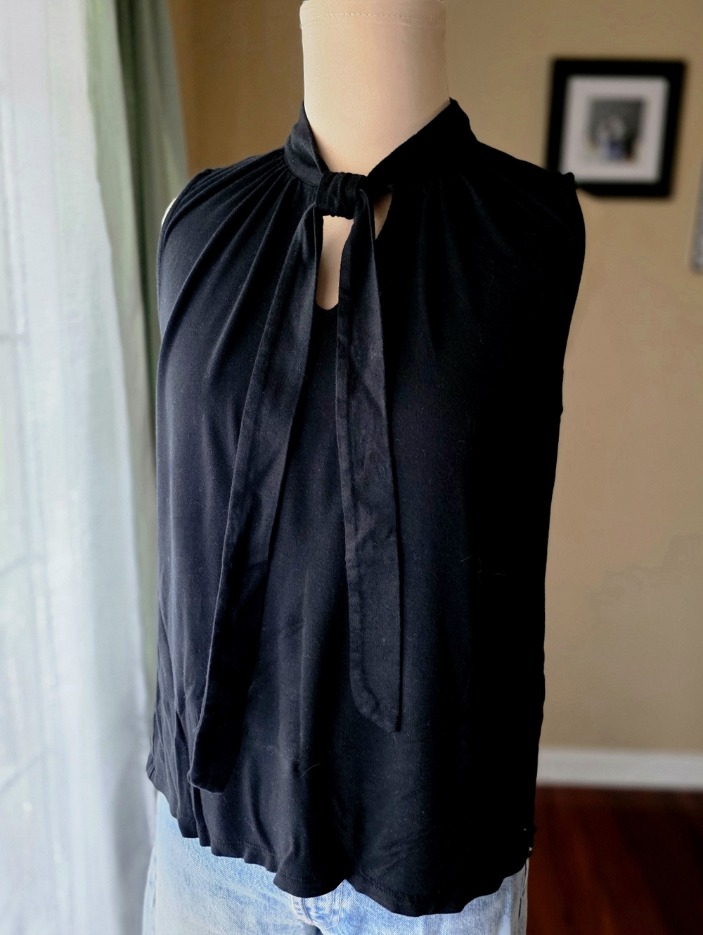 Banana Republic Tie Neck Sleeveless Rayon Top - Black Size Medium Office Siren